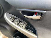 Toyota Prius S - U8861