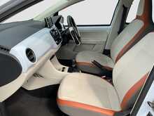 Volkswagen up!  - U8863
