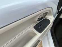 Volkswagen up!  - U8863