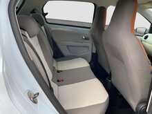 Volkswagen up!  - U8863