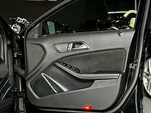 Mercedes-Benz GLA CLASS 1.6 GLA200 AMG Line 