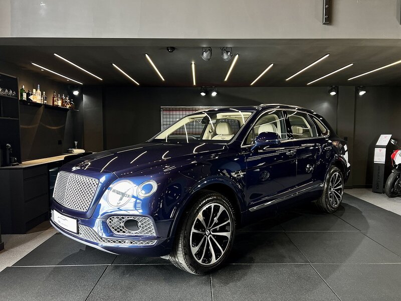 6.0 W12 SUV 5dr Petrol Auto 4WD Euro 6 (s/s) (608 ps)