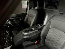 Land Rover Defender 90 D200 MHEV 