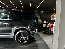 Land Rover Defender 90 D200 MHEV 