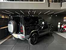 Land Rover Defender 90 D200 MHEV 