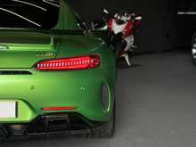 Mercedes-Benz AMG GT V8 BiTurbo R 