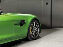 Mercedes-Benz AMG GT V8 BiTurbo R 