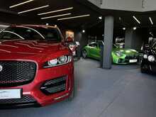 Jaguar F-PACE D180 R-Sport 