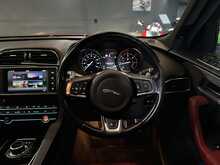 Jaguar F-PACE D180 R-Sport 