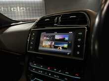 Jaguar F-PACE D180 R-Sport 