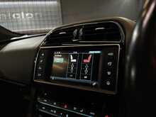 Jaguar F-PACE D180 R-Sport 