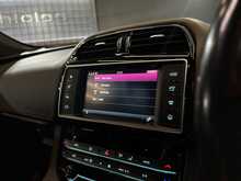 Jaguar F-PACE D180 R-Sport 