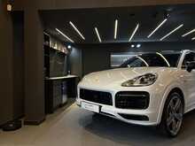 Porsche Cayenne V6 E-Hybrid Platinum Edition 
