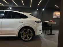 Porsche Cayenne V6 E-Hybrid Platinum Edition 