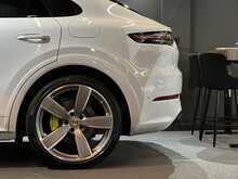 Porsche Cayenne V6 E-Hybrid Platinum Edition 