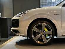 Porsche Cayenne V6 E-Hybrid Platinum Edition 