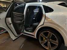 Porsche Cayenne V6 E-Hybrid Platinum Edition 