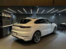 Porsche Cayenne V6 E-Hybrid Platinum Edition 