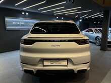 Porsche Cayenne V6 E-Hybrid Platinum Edition 