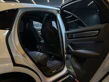 Porsche Cayenne V6 E-Hybrid Platinum Edition 