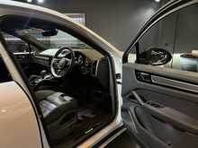 Porsche Cayenne V6 E-Hybrid Platinum Edition 