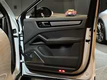 Porsche Cayenne V6 E-Hybrid Platinum Edition 