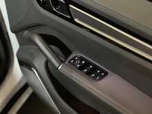 Porsche Cayenne V6 E-Hybrid Platinum Edition 