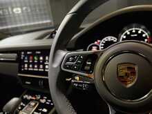 Porsche Cayenne V6 E-Hybrid Platinum Edition 