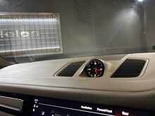 Porsche Cayenne V6 E-Hybrid Platinum Edition 