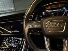 Audi SQ8 4.0 TFSI V8 Black Edition