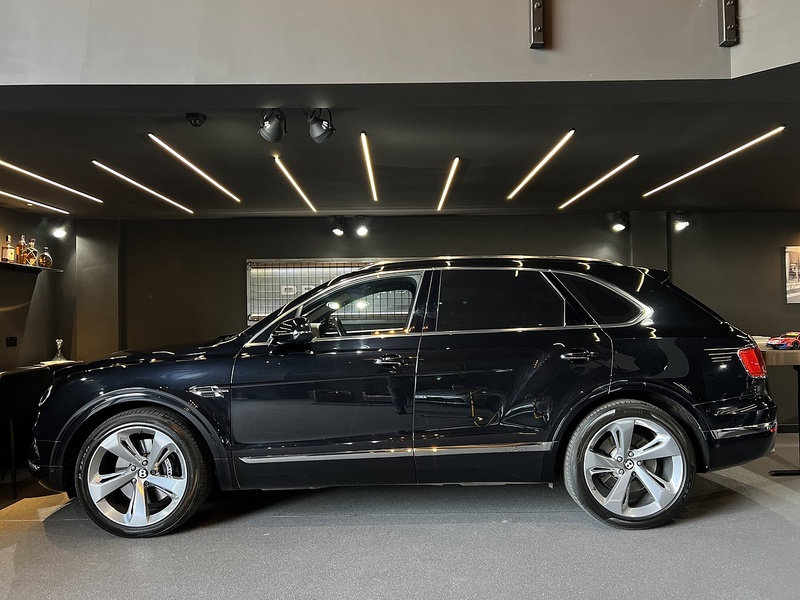W12 SUV 6.0 Automatic Petrol