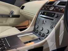 Aston Martin DB9  