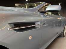 Aston Martin DB9  