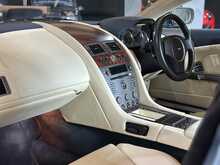 Aston Martin DB9  