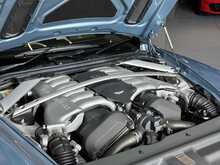 Aston Martin DB9  