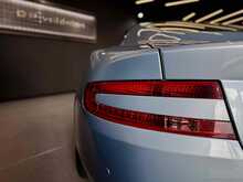 Aston Martin DB9  