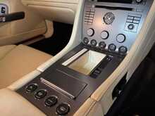 Aston Martin DB9  