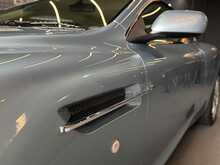 Aston Martin DB9  