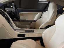 Aston Martin DB9  
