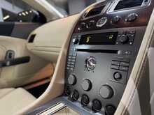 Aston Martin DB9  