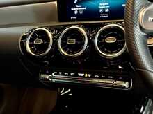 Mercedes-Benz CLA CLA200 AMG Line 