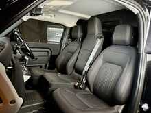 Land Rover Defender 90 D200 MHEV