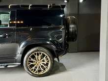 Land Rover Defender 90 D200 MHEV