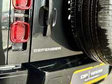 Land Rover Defender 90 D200 MHEV
