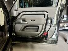 Land Rover Defender 90 D200 MHEV