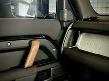 Land Rover Defender 90 D200 MHEV