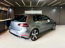Volkswagen Golf TSI R 