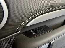 Land Rover Discovery D300 MHEV Dynamic HSE 