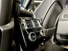 Land Rover Range Rover P400e Vogue SE 