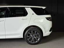 Land Rover Discovery Sport P300e R-Dynamic SE